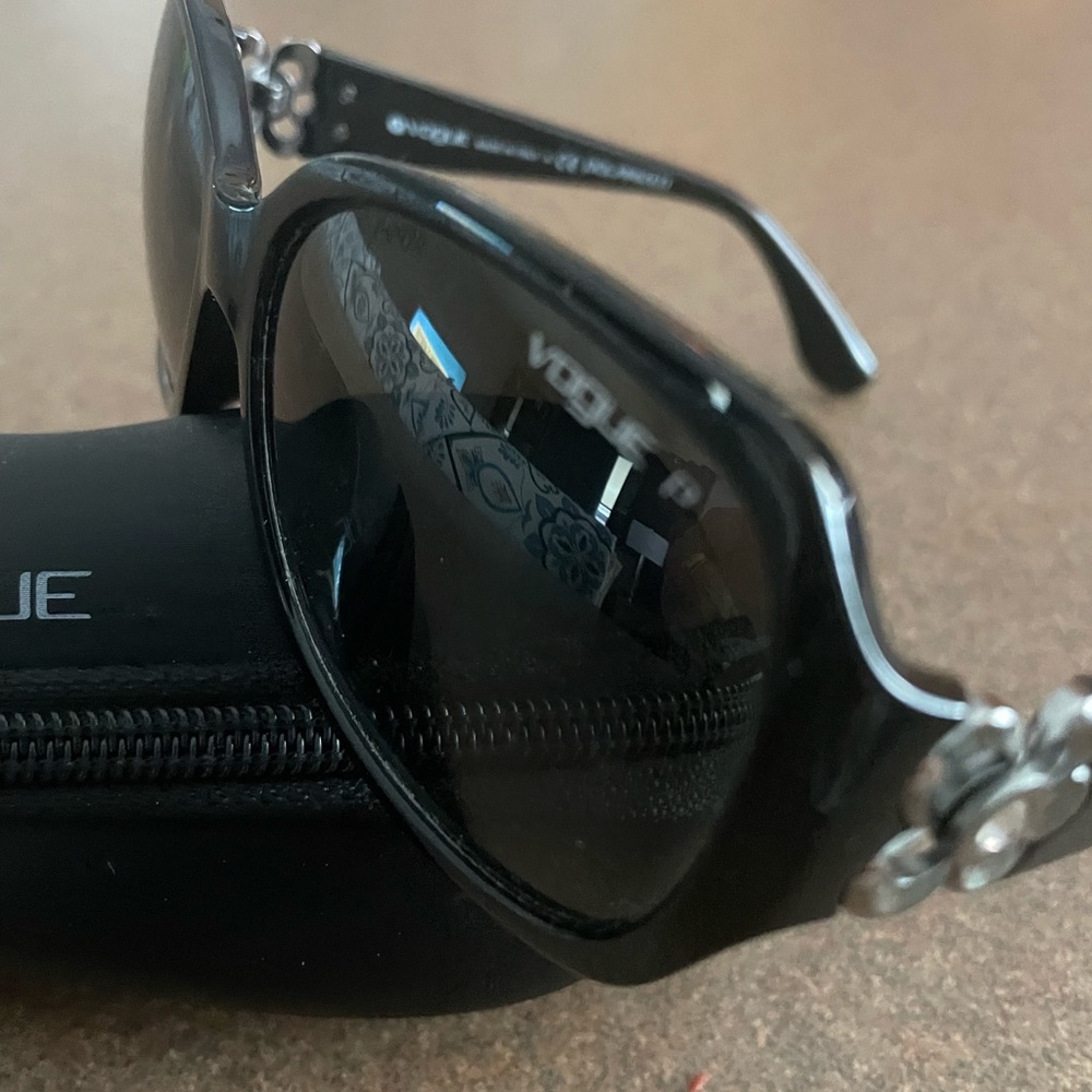 Vintage designer Vogue polarized Sunglasses